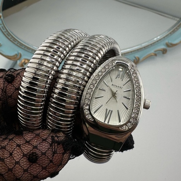 Luxury Serpenti Elegant Silver Wrap Women's Watch - Picture 8 of 11